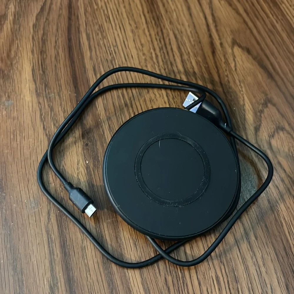 NWOT ONN Wireless Phone Charger 2 pc Circle & Cord Model No. ONB18WI701 DC 5V/2A